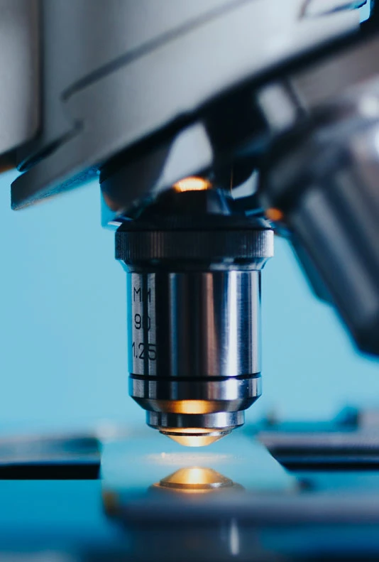 microscopio.jpg analisi metallografica al microscopio